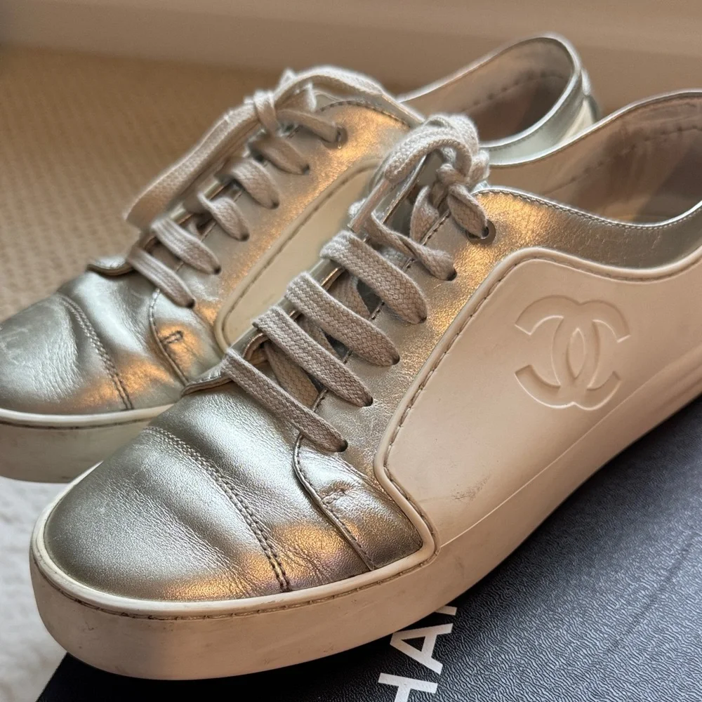 !! SOLD!! Chanel Metallic Silver Sneakers for Women - Picture 5 of 11